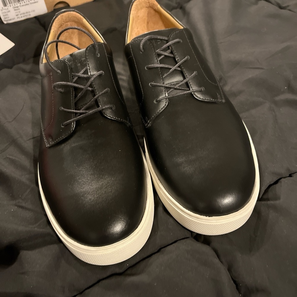 Nisolo Men's Black Leather Oxfords with White Soles - Picture 5 of 5